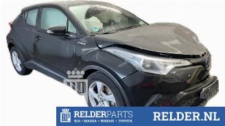 Salvage car Toyota C-HR C-HR (X1,X5), SUV, 2016 1.8 16V Hybrid 2019/7