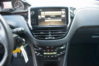 Peugeot 2008 1.2 vvti Pure Tech picture 14