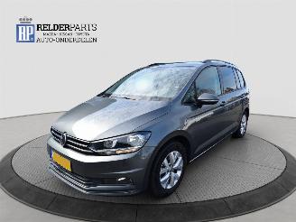 Damaged car Volkswagen Touran 1.5 TSI 2018/12