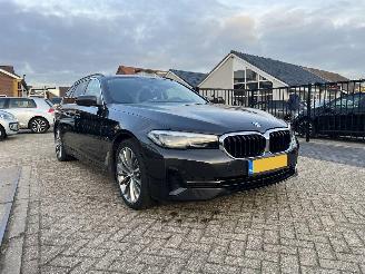 krockskadad bil auto BMW 5-serie 5-serie Touring -  530e xDrive High Executive 2022/3
