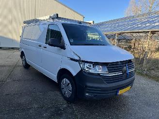 krockskadad bil bedrijf Volkswagen Transporter 2.0 TDI L2H3 28 2023/4