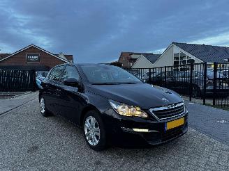 damaged passenger cars Peugeot 308 1.2 VTi Active 2014/1