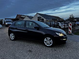 Peugeot 308 1.2 VTi Active picture 11