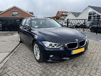 uszkodzony samochody osobowe BMW 3-serie Touring -  320i High Executive 2013/10