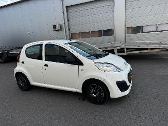 Peugeot 107 1.0 Access Accent Facelift picture 14