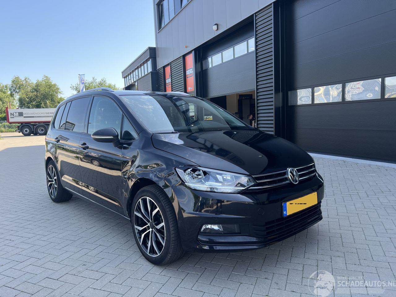 Volkswagen Touran 1.5 TSI Comfortline 7p
