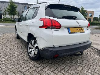 Peugeot 2008 1.2 PureTech Blue Lion picture 6