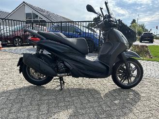 Piaggio Beverly 300 300 Beverly S HPE | 26.528 km!! picture 8