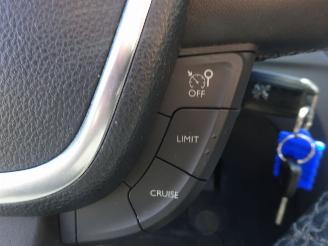 Peugeot 508 SW 1.6i HTP Executive 156pk Automaat picture 21