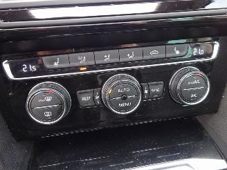 Volkswagen Passat Variant 1.6 TDI Highline, Panorama, Leer/alca, DAB+, Navi, 3 zone Airco picture 16