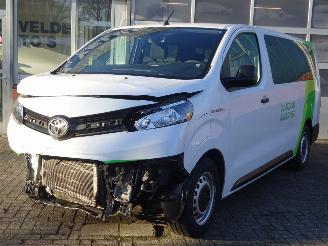 krockskadad bil auto Toyota ProAce Verso 100kw Electric, 9 persoons, Airco, Navi, Cruise 2023/1
