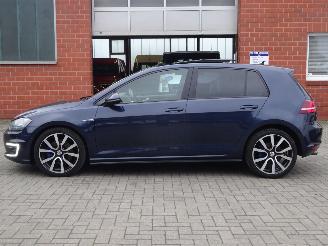 Volkswagen Golf GTE Pug-in Hybride 110kw, Panorama, Lane assist picture 10