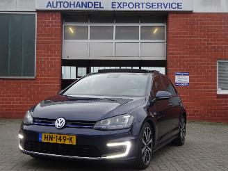 Damaged car Volkswagen Golf GTE Pug-in Hybride 110kw, Panorama, Lane assist 2015/12