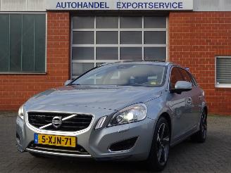 skadebil auto Volvo V-60 D6 AWD Pug-in Hybride, 158kw, Leer, Navi, Schuifdak 2012/12