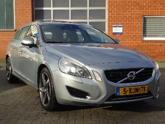 Volvo V-60 D6 AWD Pug-in Hybride, 158kw, Leer, Navi, Schuifdak picture 3