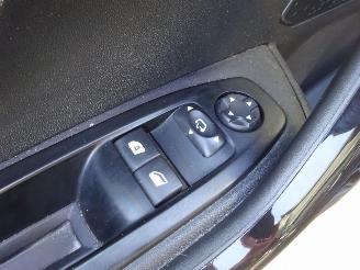 Peugeot 208 1.2i Intuitive, Leer, Navi-MMS, Cruise & Climate picture 19