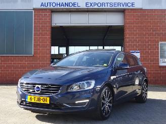 Schadeauto Volvo V-60 V60 Kombi Summum AWD Plug-In Hybride, Leer, Navi, Schuifdak 2014/2
