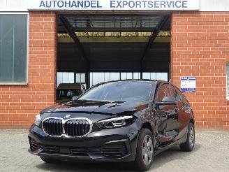 Vaurioauto  passenger cars BMW 1-serie 118i Advantage 136pk Automaat, Airco, Navi-MMS, Cruise, Lane assist 2024/9