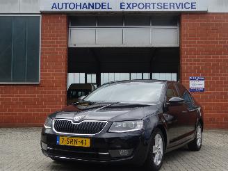 skadebil auto Skoda Octavia Ambition Greenline 1.6 TDI 81kw, Leer, Navi, DAB+, Cruise 2013/12