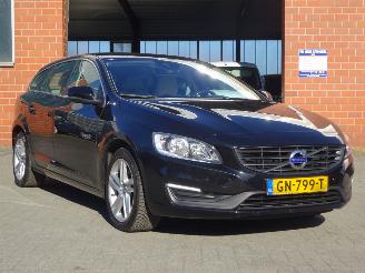 Volvo V-60 Momentum AWD Twin Engine, Leer 162kw Plug-in Hybride picture 3