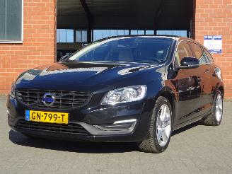 Volvo V-60 Momentum AWD Twin Engine, Leer 162kw Plug-in Hybride picture 2