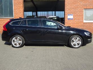 Volvo V-60 Momentum AWD Twin Engine, Leer 162kw Plug-in Hybride picture 6