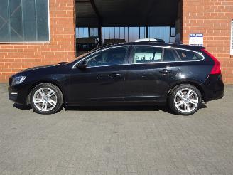 Volvo V-60 Momentum AWD Twin Engine, Leer 162kw Plug-in Hybride picture 8
