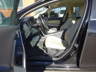 Volvo V-60 Momentum AWD Twin Engine, Leer 162kw Plug-in Hybride picture 9