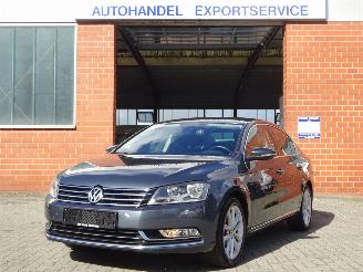 Damaged car Volkswagen Passat Highline BMT TDI 105pk, Navi, Leer/Alca, Climate & Cruise 2013/9