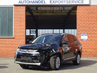 Vaurioauto  passenger cars Mitsubishi Outlander Top 2.2 DI-D 110kw Automaat, 4x4, Leer, Navi, Schuifdak 2017/2