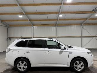Auto incidentate Mitsubishi Outlander 2.0 PHEV 89kW Automaat Instyle 2014/5