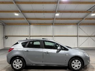 krockskadad bil auto Opel Astra 1.4Turbo 103kW Automaat Edition Schuifkantel 2012/7