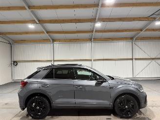 uszkodzony samochody osobowe Volkswagen T-Roc 1.5TSI 110kW Automaat R-Line 2024/5