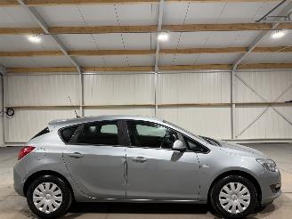 Schadeauto Opel Astra 1.4 74kW Edition 2015/4