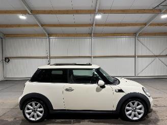 Damaged car Mini Mini 1.6 72kW Pano Airco One Chili 2011/6