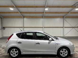 uszkodzony samochody osobowe Hyundai I-30 1.4i 80kW i-Drive Drive Cool 2011/1