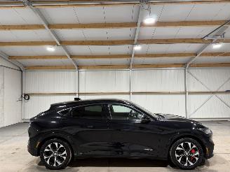 Unfallwagen Ford Mustang Mach-e 75kWh AWD 198kW 2021/10