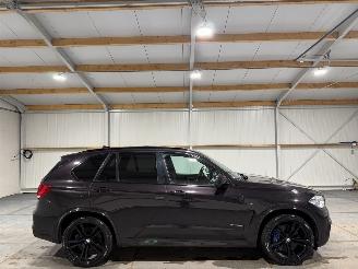 Damaged car BMW X5 X-DRIVE50I 330kW Automaat Luchtvering Pano High Executive 2014/6