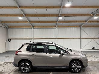 Vaurioauto  passenger cars Peugeot 2008 1.2PureTech 60kW Automaat Blue Lion 2016/9