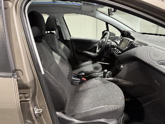 Peugeot 2008 1.2PureTech 60kW Automaat Blue Lion picture 23
