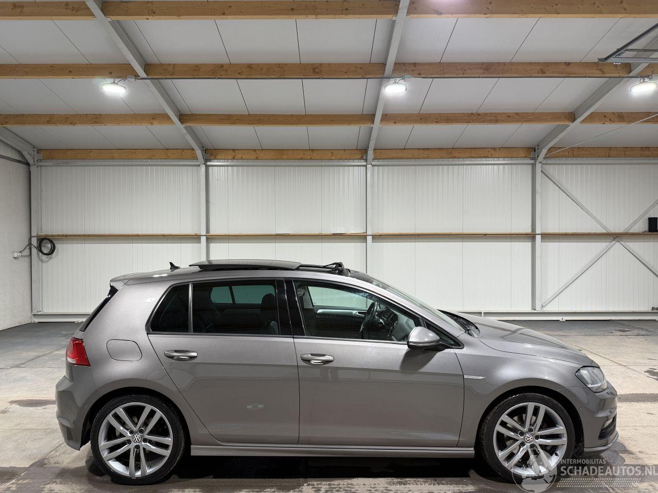 Volkswagen Golf 1.4TSI 110kW ACT Business Edition R Pano
