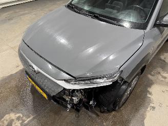 Hyundai Kona 64kWh 150kW Premium picture 22