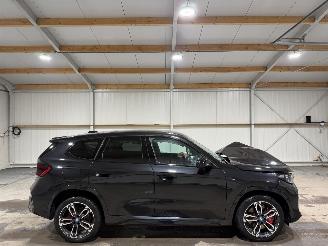 krockskadad bil auto BMW iX1 xDrive30 67kWh 230kW Launch Edition 2023/12