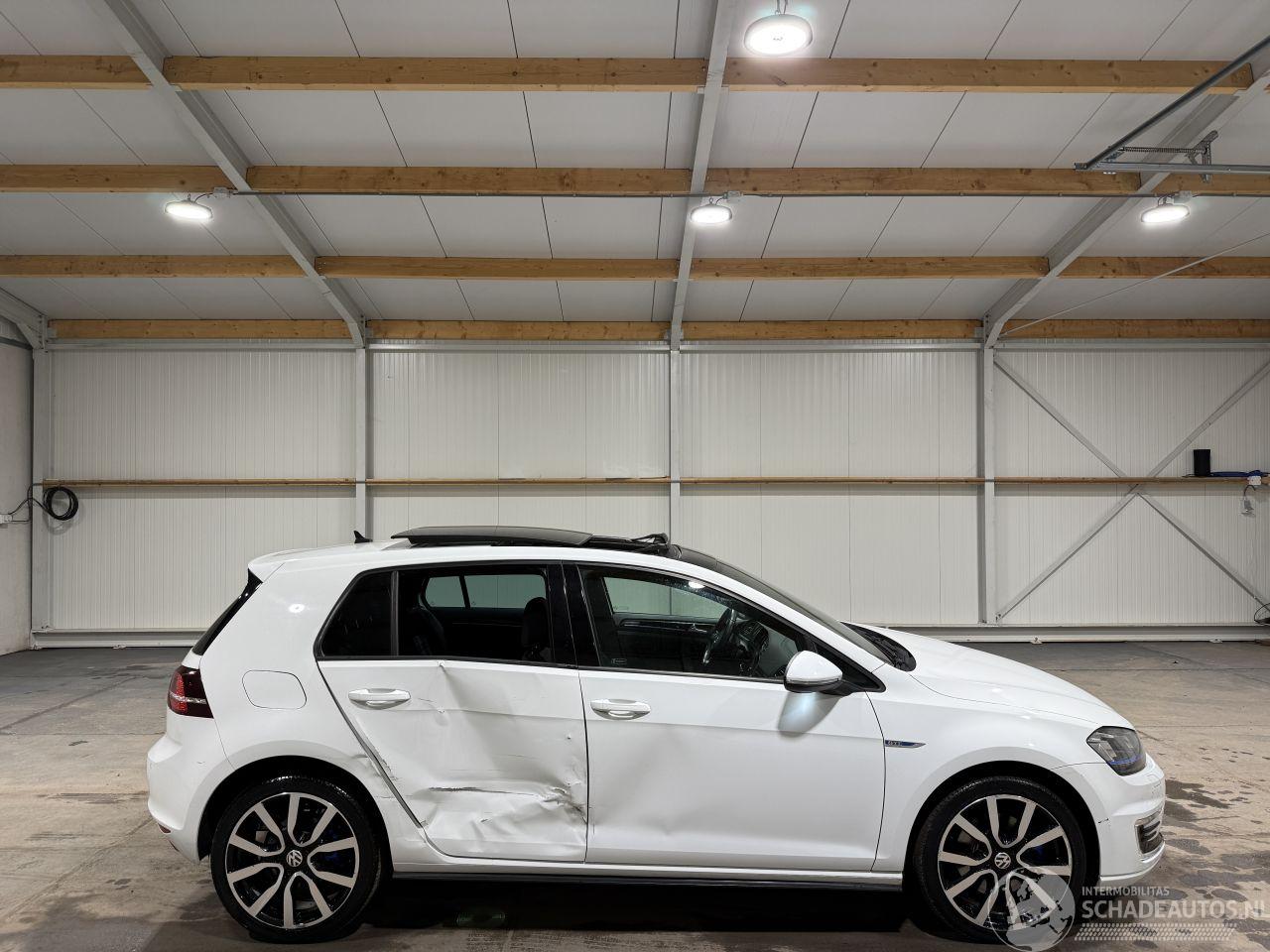 Volkswagen Golf 1.4TSI GTE 110kW Automaat Pano Connected Series