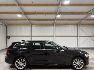 Vaurioauto  passenger cars Volvo V-60 2.0T5 184kW Automaat Momentum 2019/4