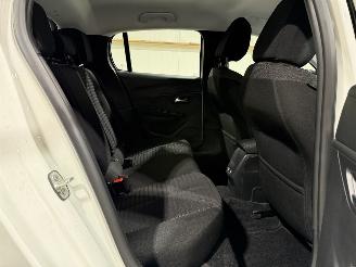 Peugeot e-208 EV 50kWh 100kW Active picture 32