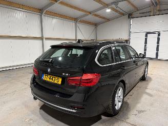 BMW 3-serie 318i 100kW Automaat Luxury Edition picture 6