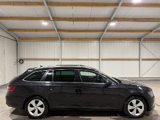 Voiture accidenté Skoda Superb 1.6TDI 88kW Automaat Style Business 2016/4