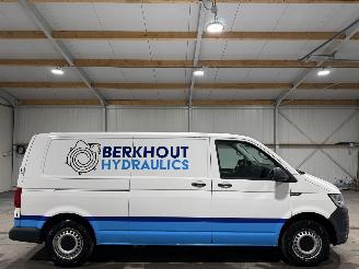 skadebil bedrijf Volkswagen Transporter 2.0TDI 62kW Airco Navi Leder 2015/12
