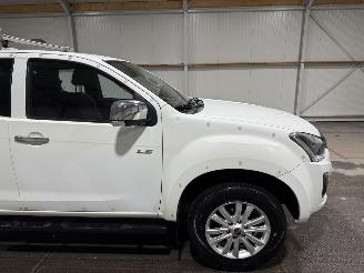Isuzu D-Max 1.9d 120kW Automaat Extended Cab X-Country picture 14
